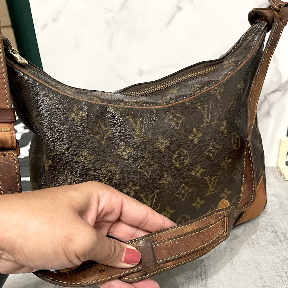 Louis Vuitton Authentic Crossbody Boullogne Bag Prelloved